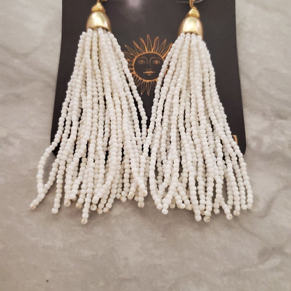 ✨ Stella and Dot White Seed Beaded Beads Marble Boho Tassel Earrings ✨ - Picture 4 of 9